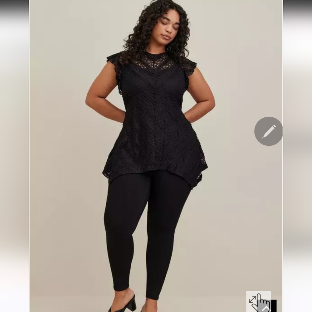 NWOT Torrid 3x Babydoll Lace Crew Neck Sharkbite Hem Top
